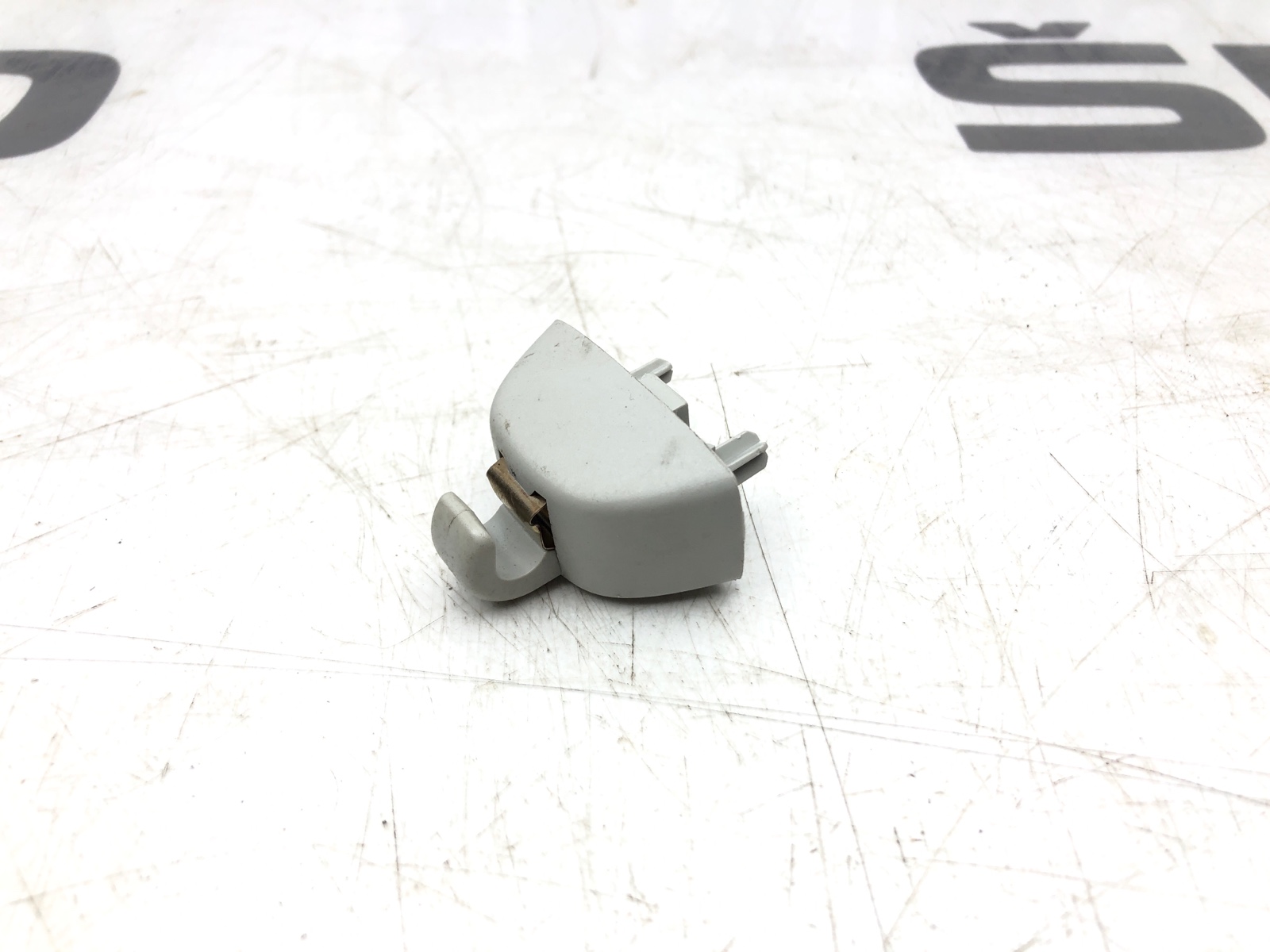 Кронштейн солнцезащитного козырька, 500 рублей, Москва