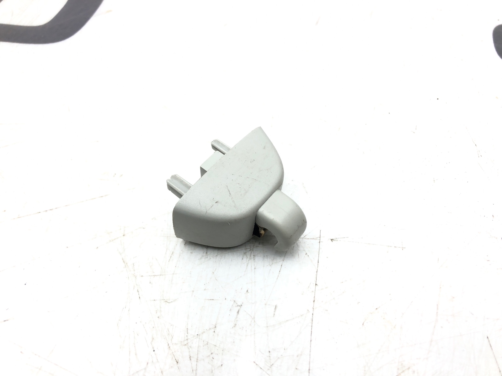 Кронштейн солнцезащитного козырька, 500 рублей, Москва