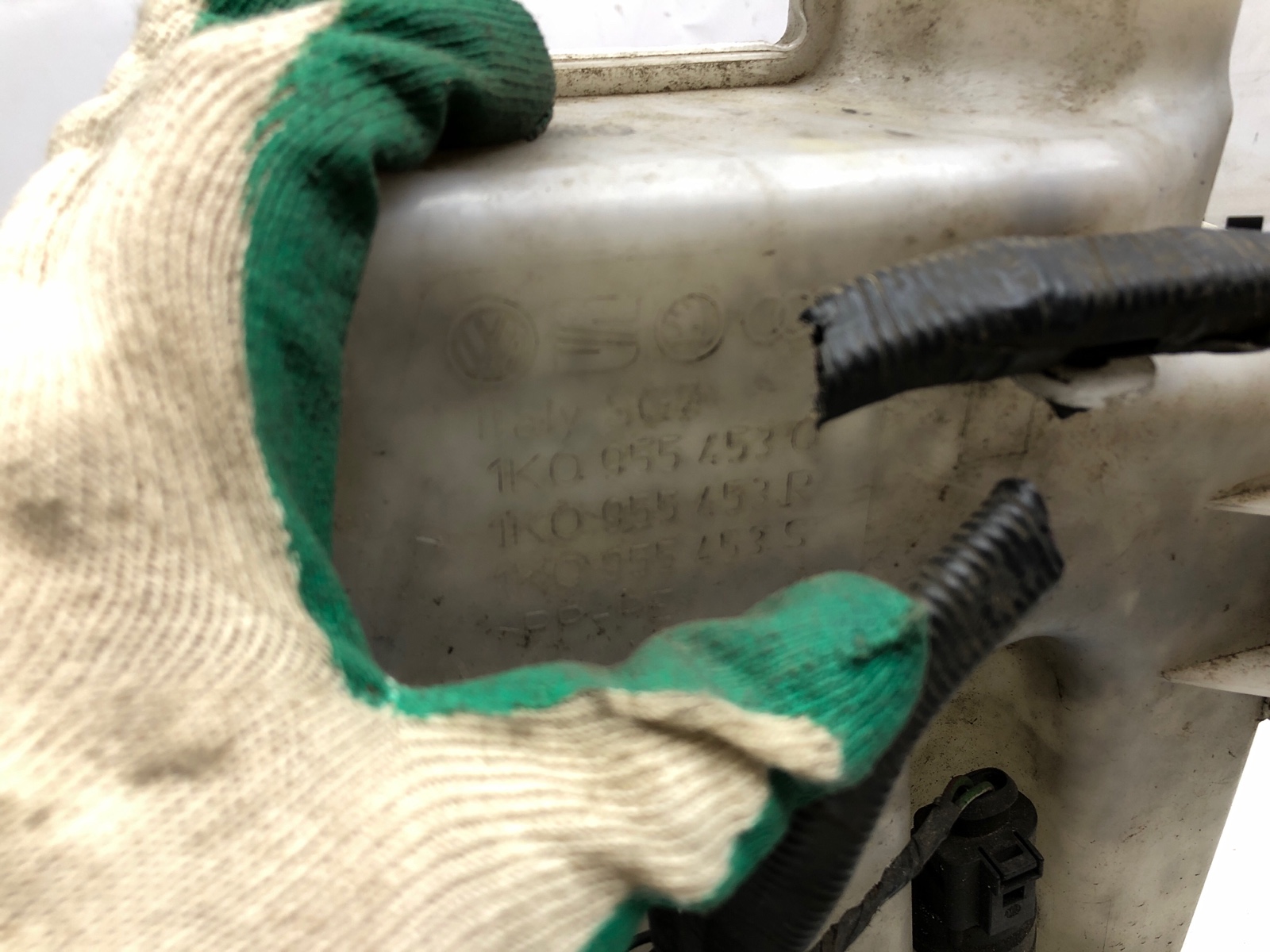 бачок омывателя, 2000 рублей, Москва