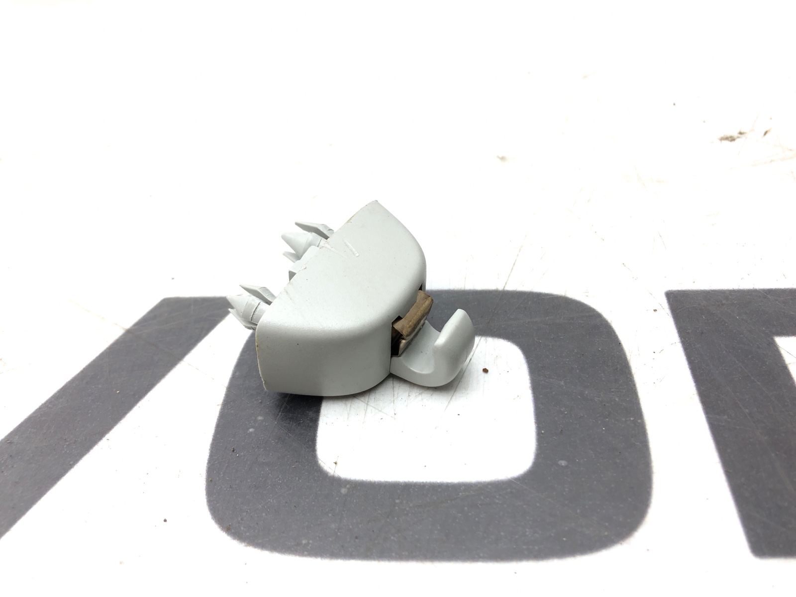 Кронштейн солнцезащитного козырька, 500 рублей, Москва