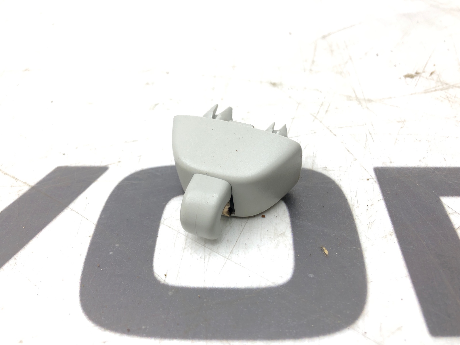 Кронштейн солнцезащитного козырька, 500 рублей, Москва