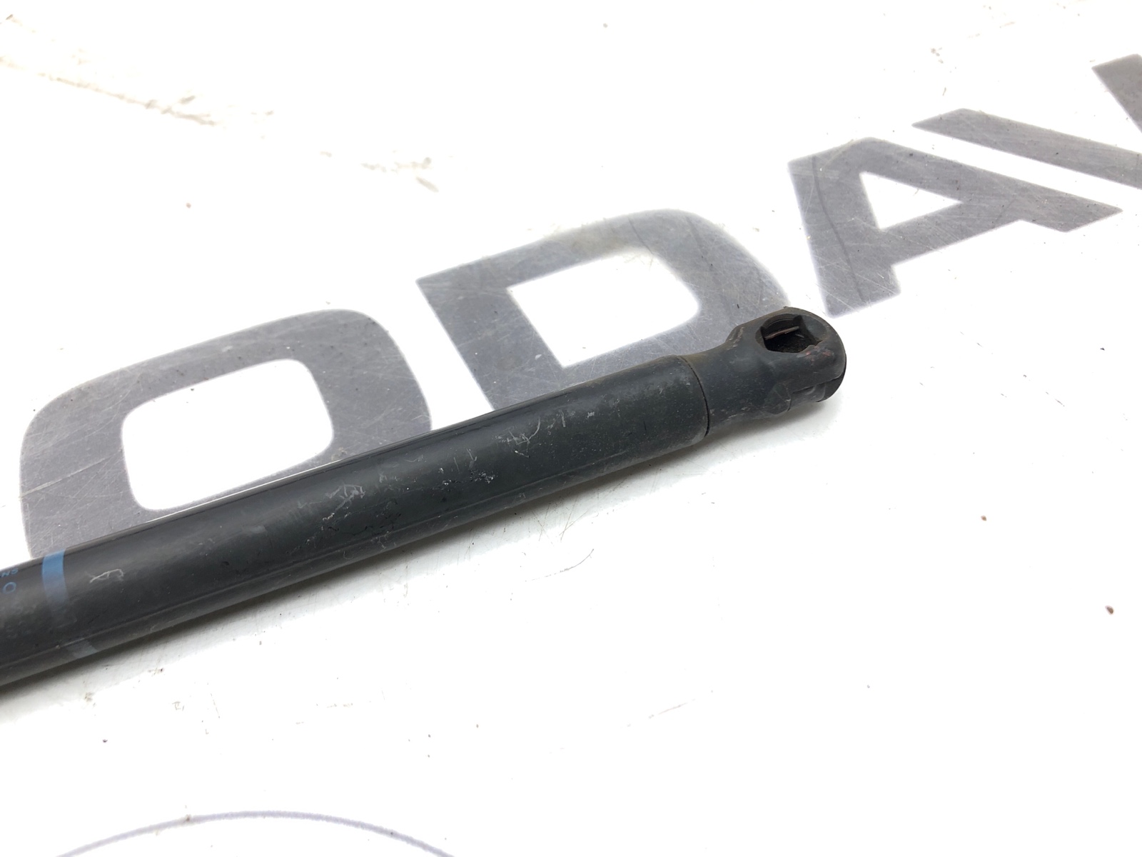 Амортизатор крышки багажника, 500 рублей, Москва