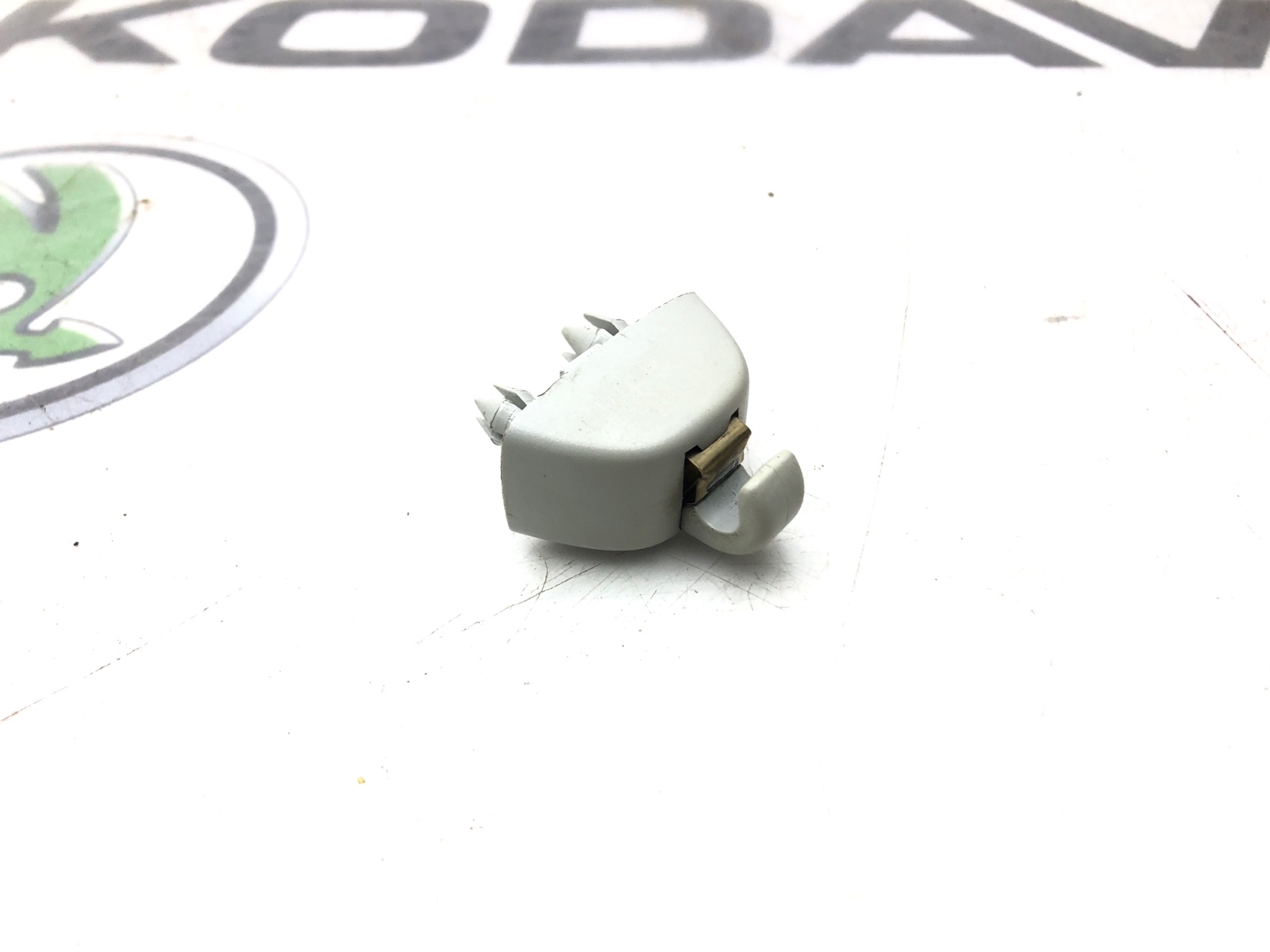 Кронштейн солнцезащитного козырька, 500 рублей, Москва