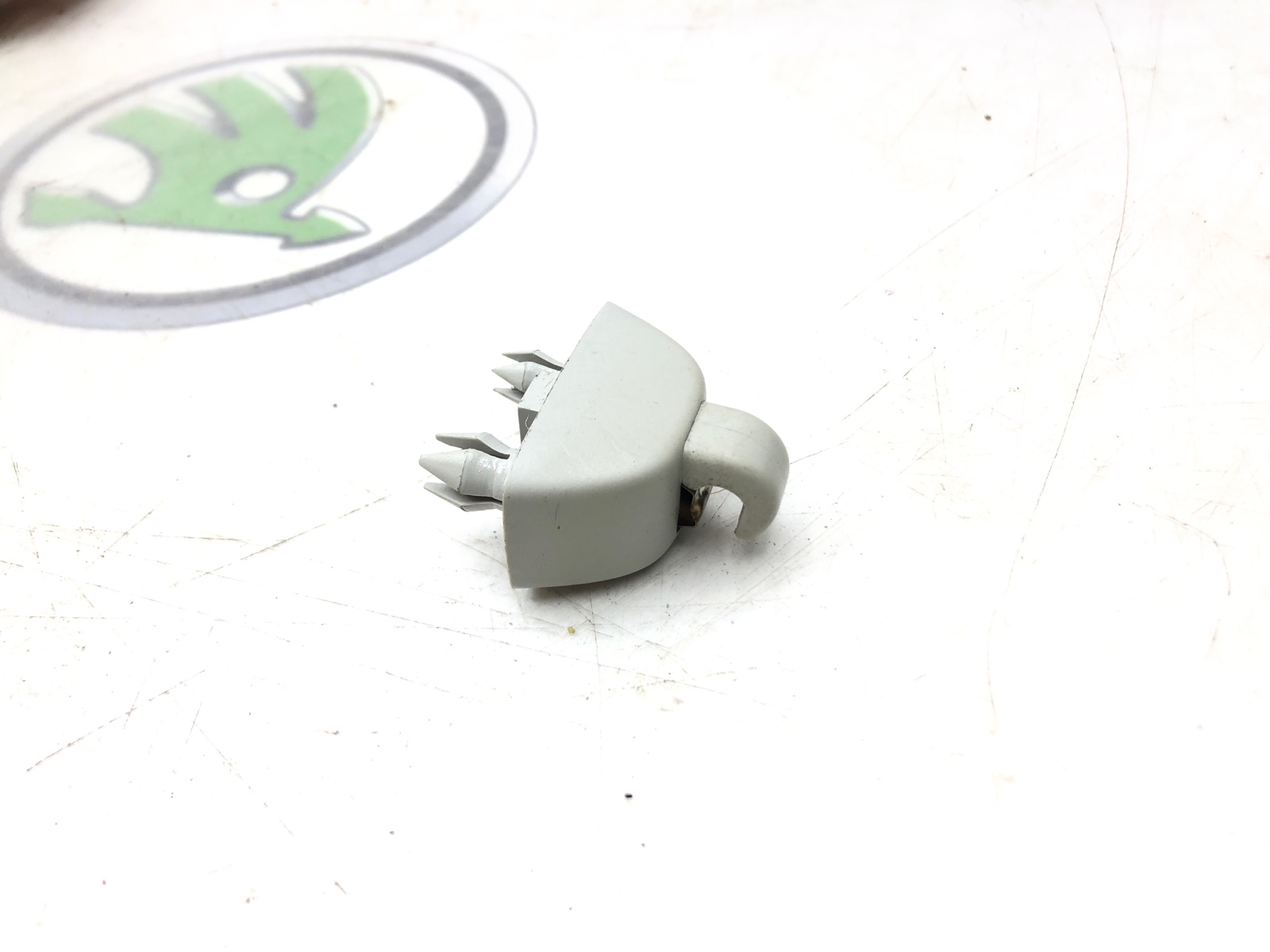 Кронштейн солнцезащитного козырька, 500 рублей, Москва