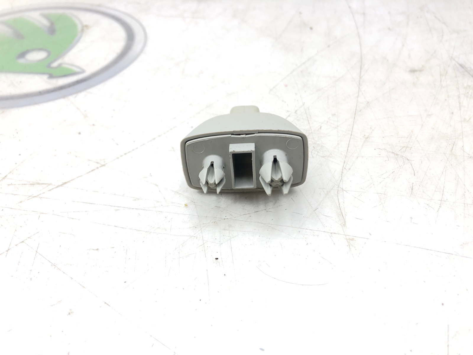 Кронштейн солнцезащитного козырька, 500 рублей, Москва