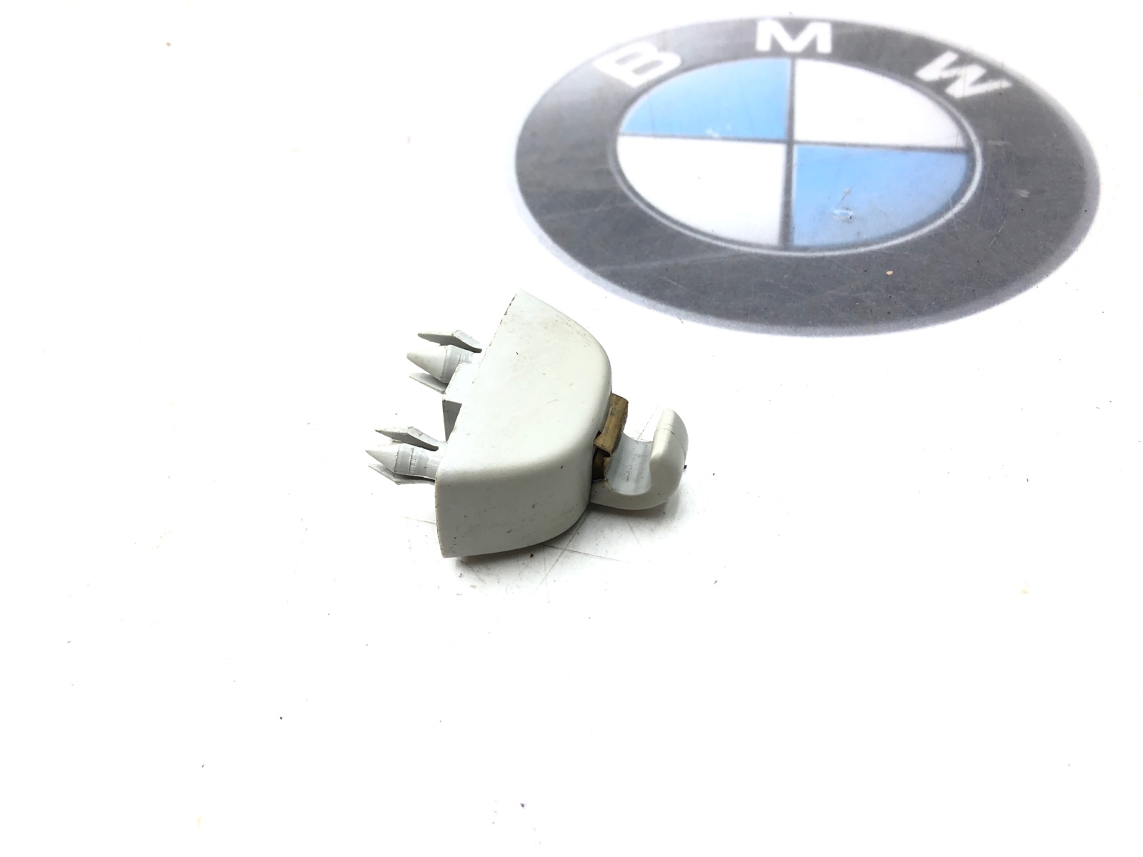 Кронштейн солнцезащитного козырька, 500 рублей, Москва