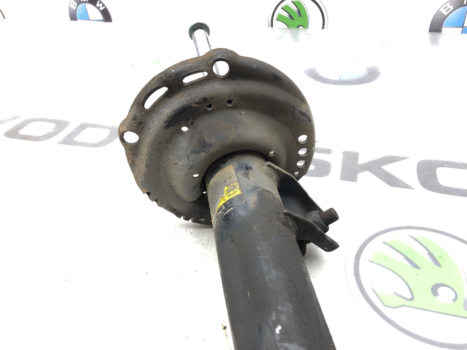 Амортизатор, 2000 рублей, Москва