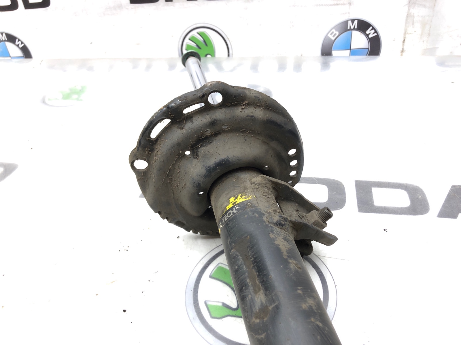 Амортизатор, 2000 рублей, Москва