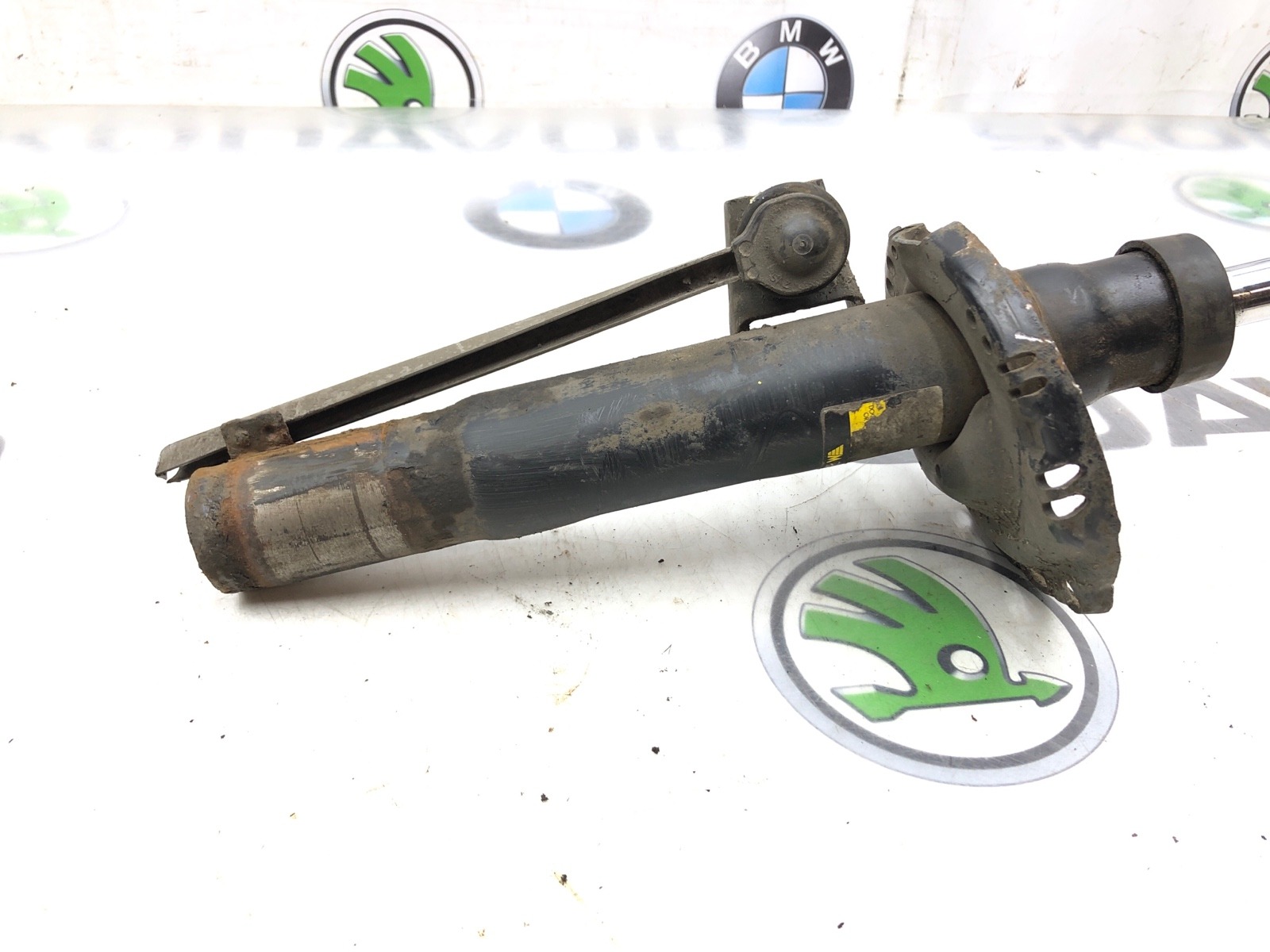 Амортизатор, 2000 рублей, Москва