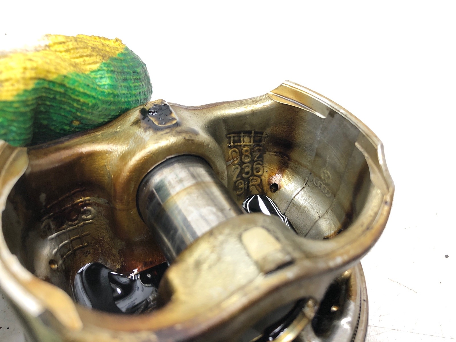 поршень, 2000 рублей, Москва