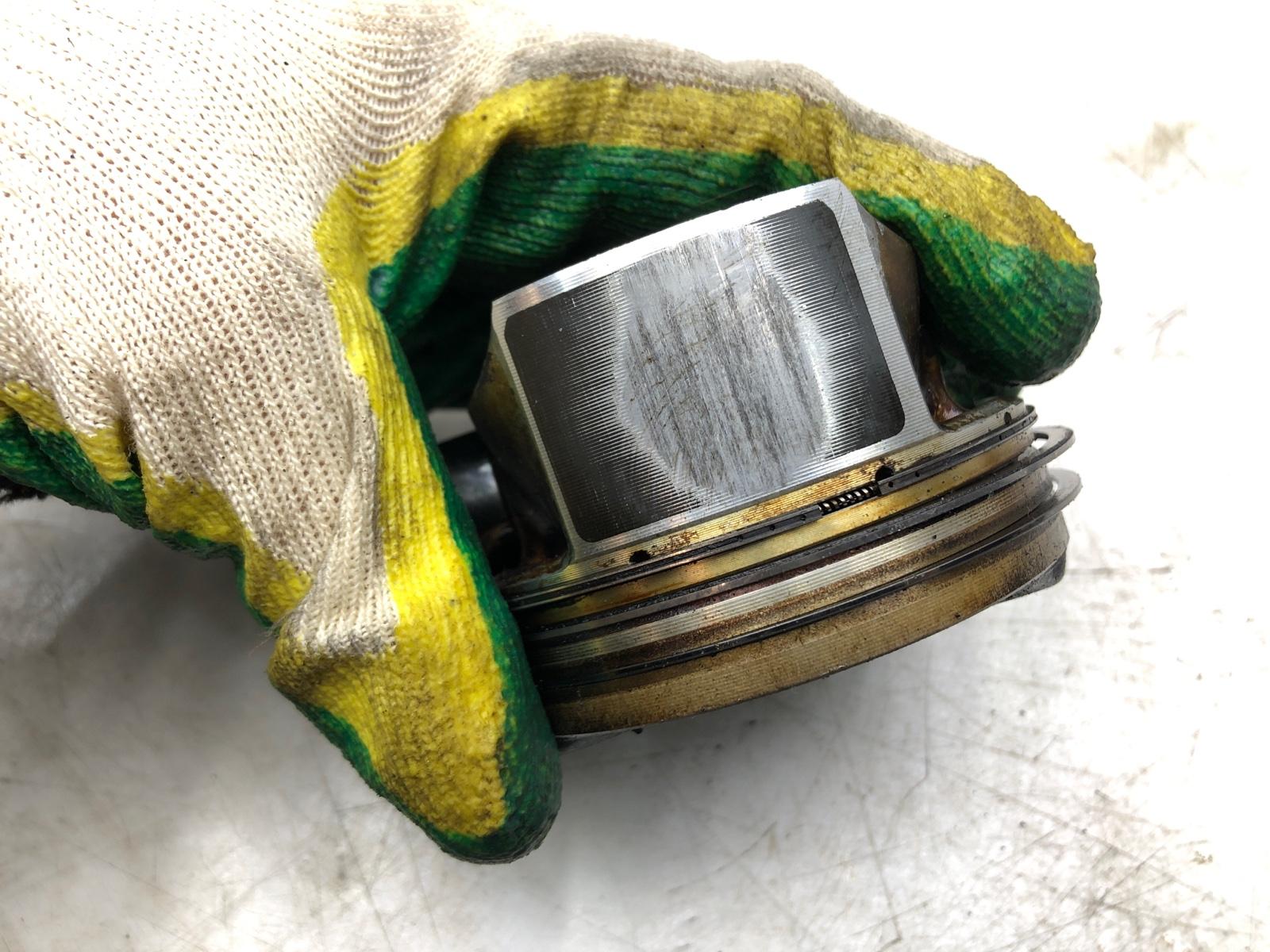 поршень, 2000 рублей, Москва