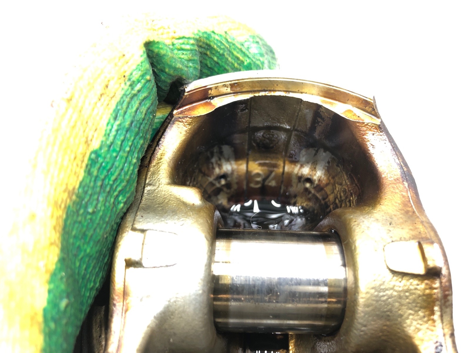 поршень, 2000 рублей, Москва