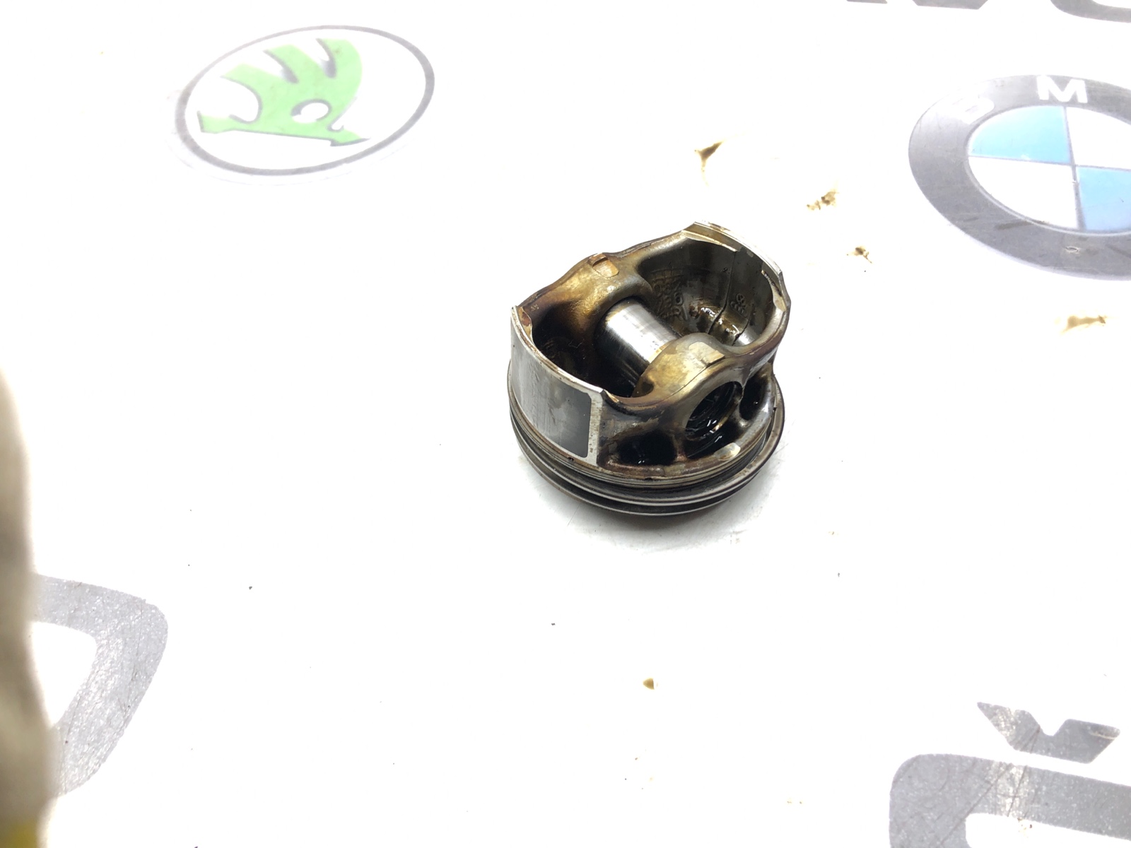 поршень, 2000 рублей, Москва