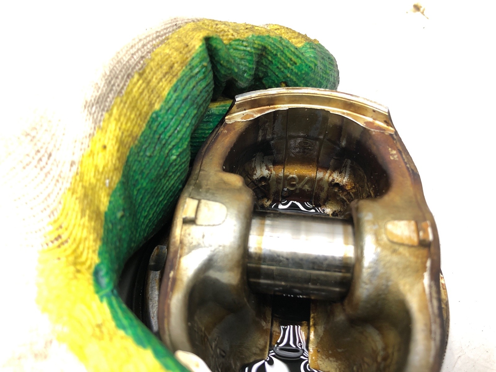 поршень, 2000 рублей, Москва