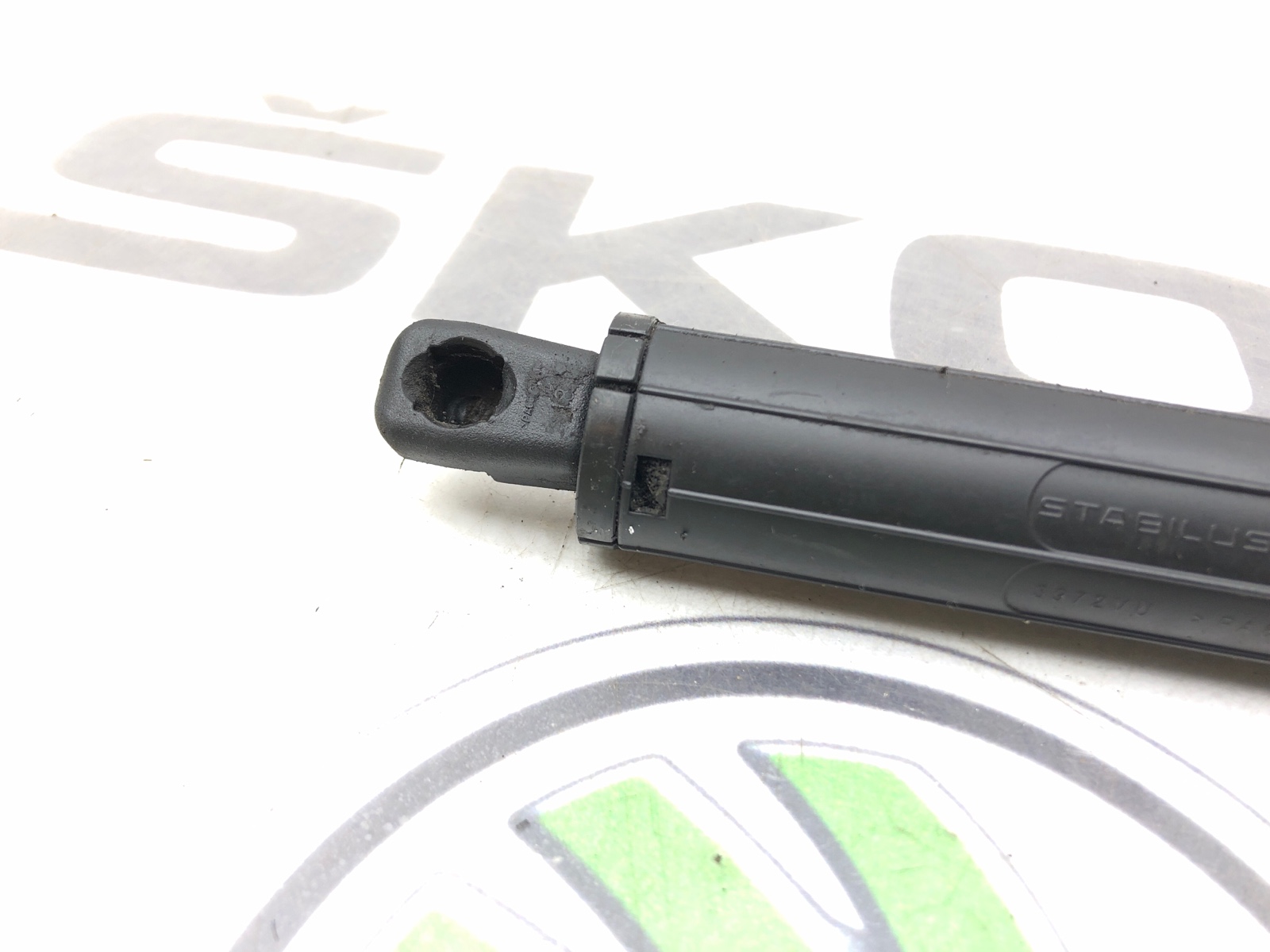 Амортизатор крышки багажника, 1000 рублей, Москва