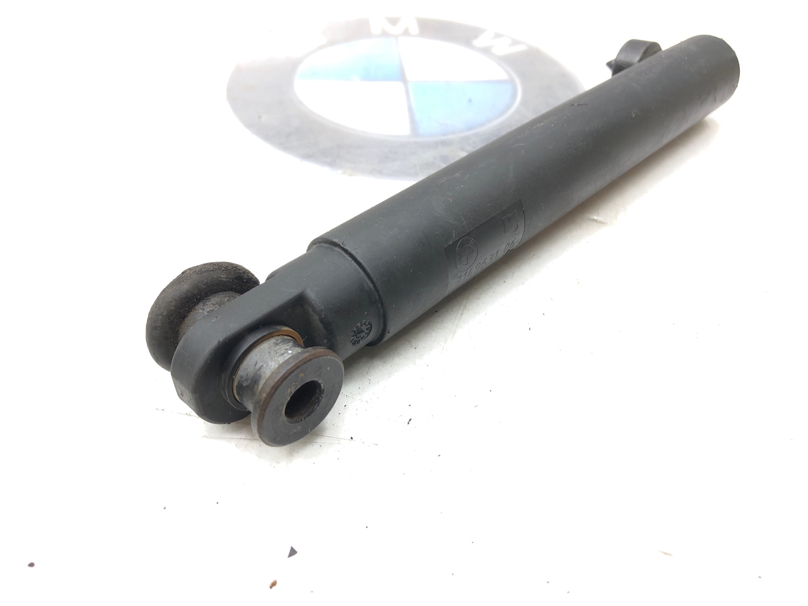 Амортизатор крышки багажника, 500 рублей, Москва