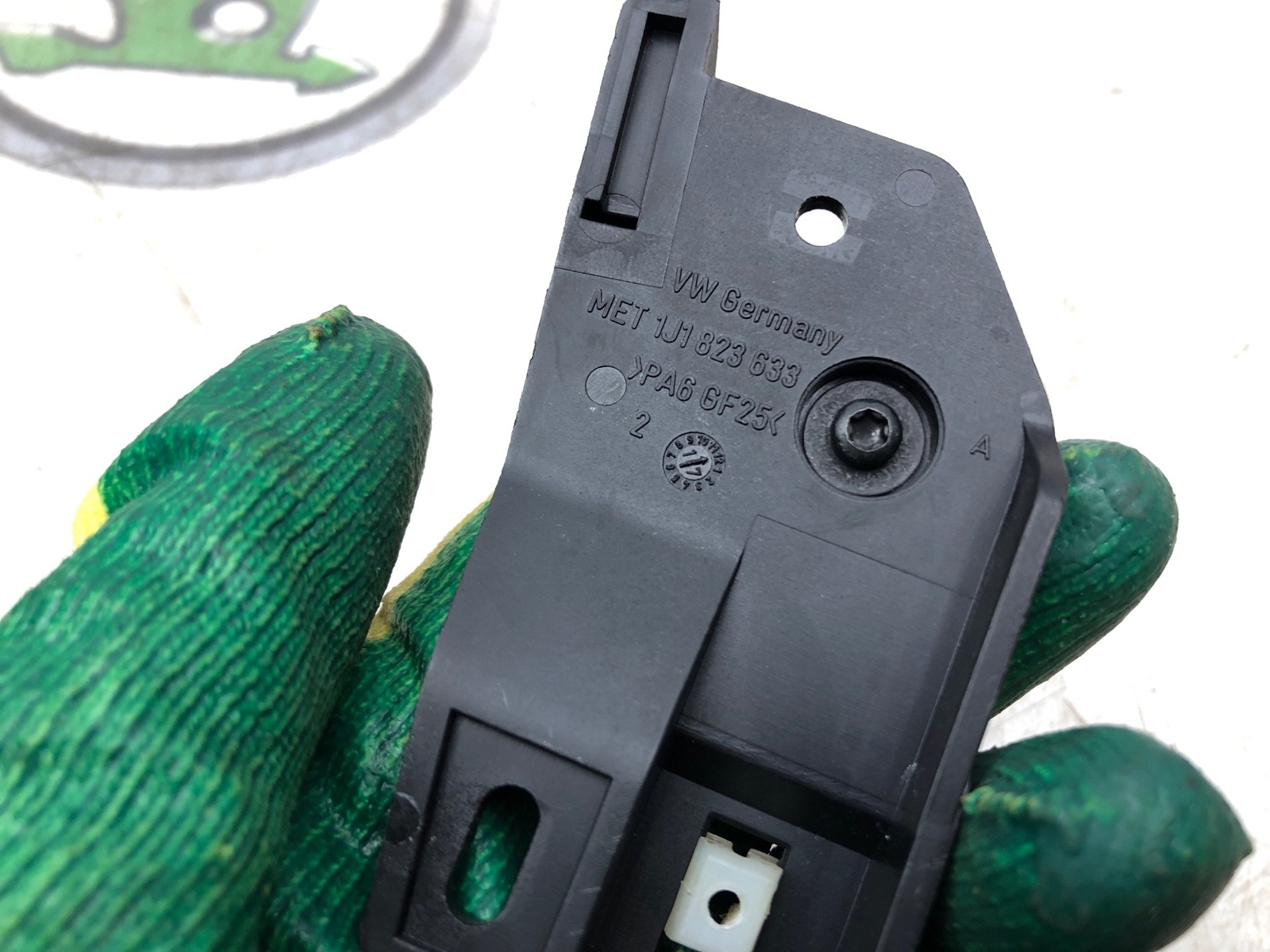 Кронштейн ручки открывания капота, 1500 рублей, Москва