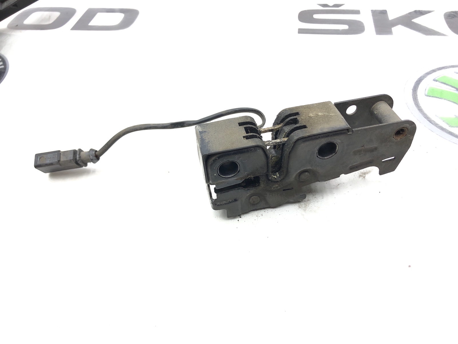 замок капота, 1250 рублей, Москва