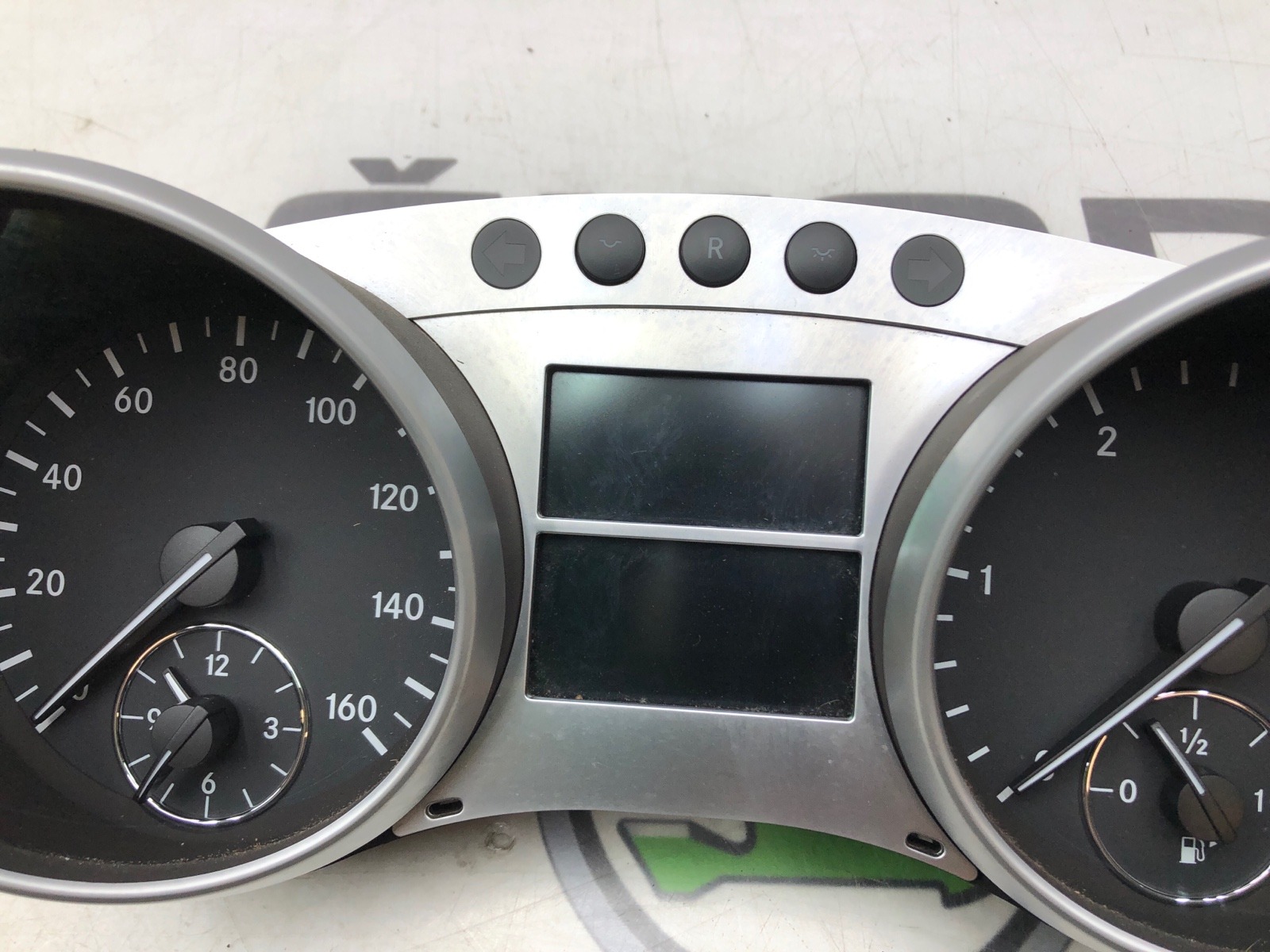 панель приборов, 2000 рублей, Москва