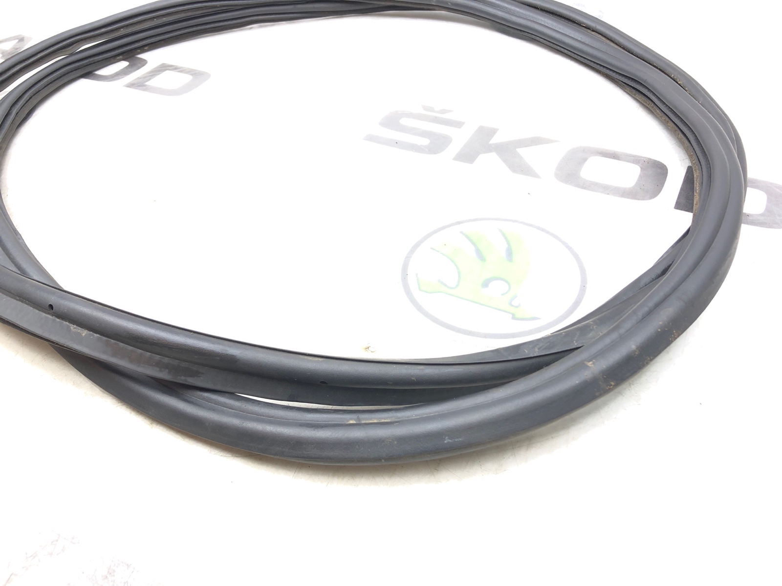 Уплотнитель проема багажника, 1000 рублей, Москва