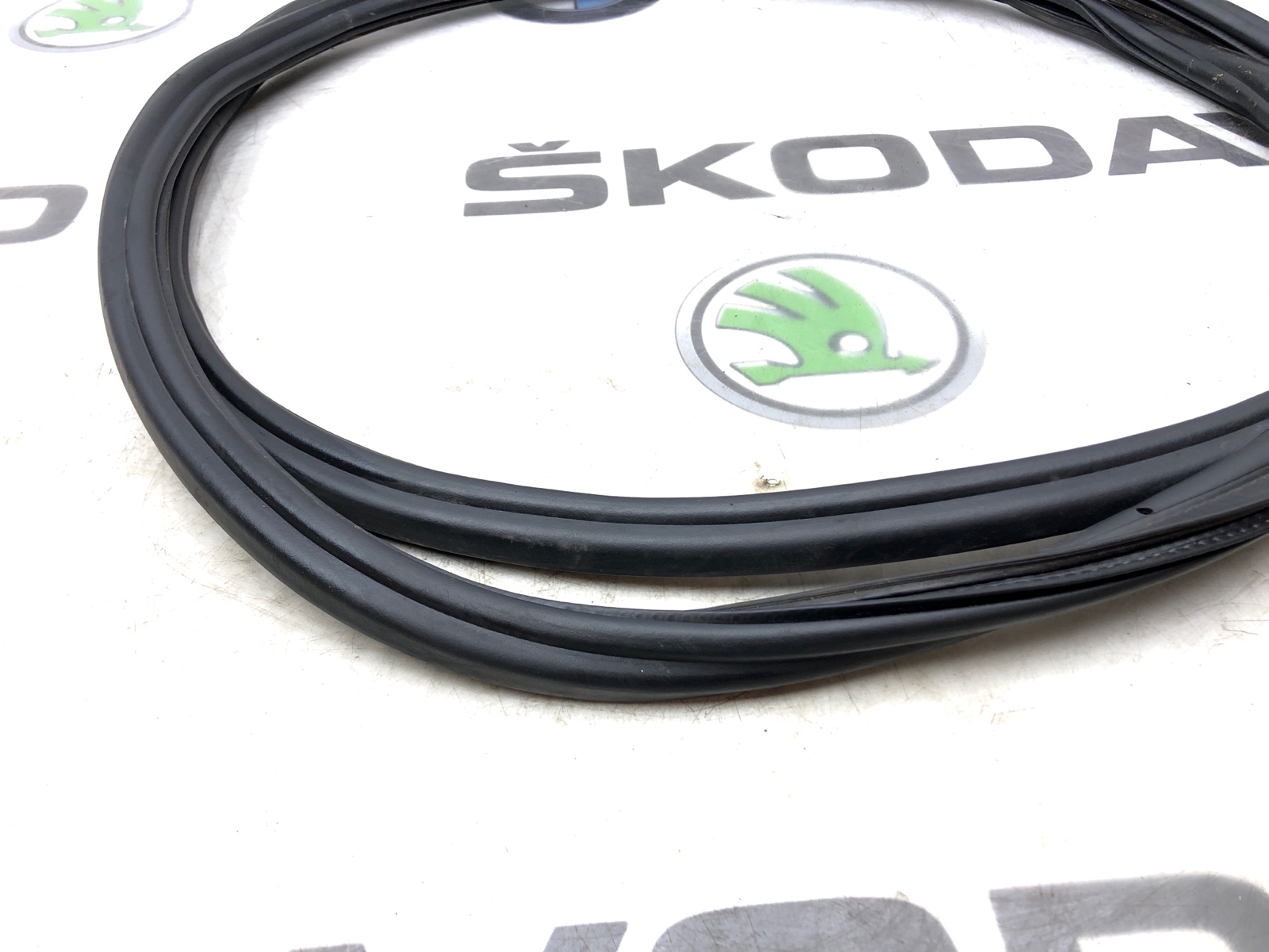 Уплотнитель проема багажника, 1000 рублей, Москва