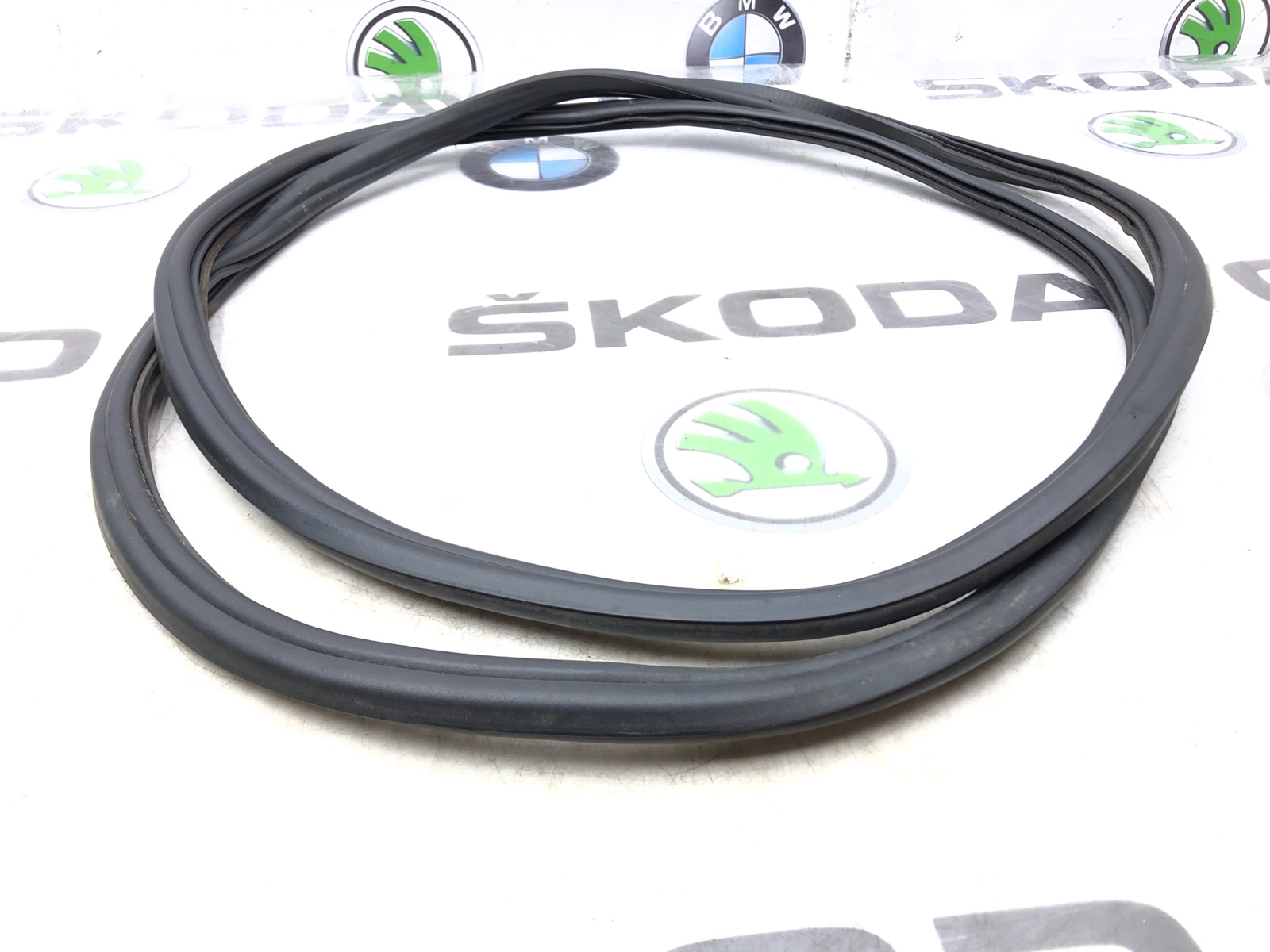 Уплотнитель проема багажника, 1000 рублей, Москва