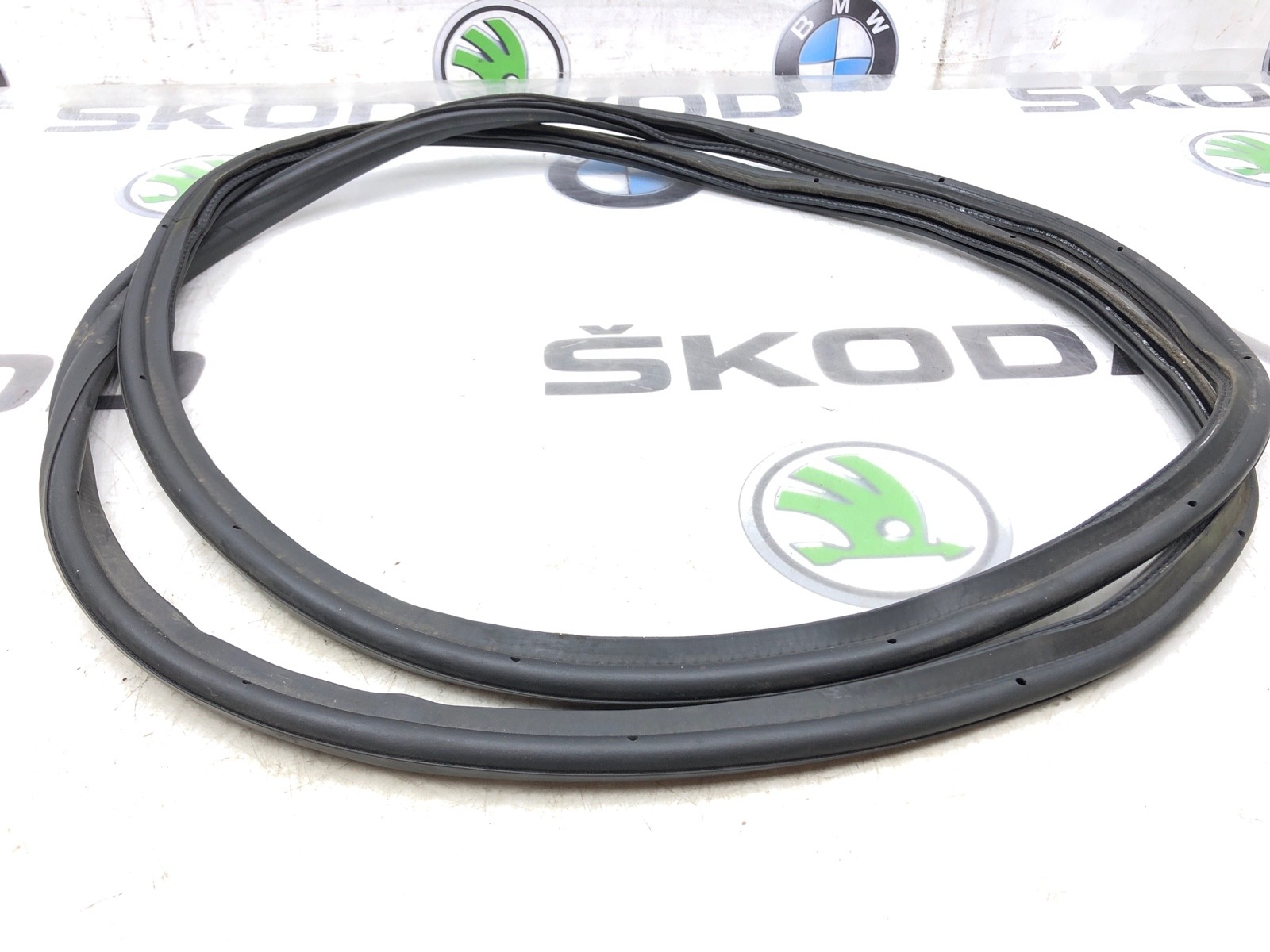 Уплотнитель проема багажника, 1000 рублей, Москва