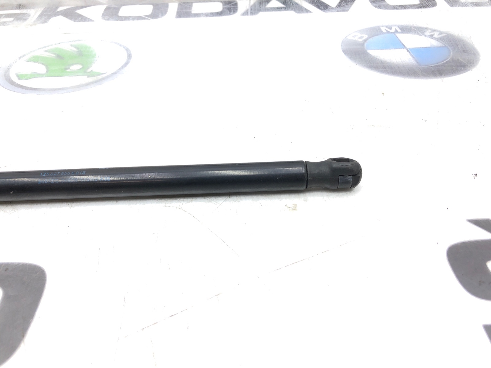 Амортизатор крышки багажника, 500 рублей, Москва