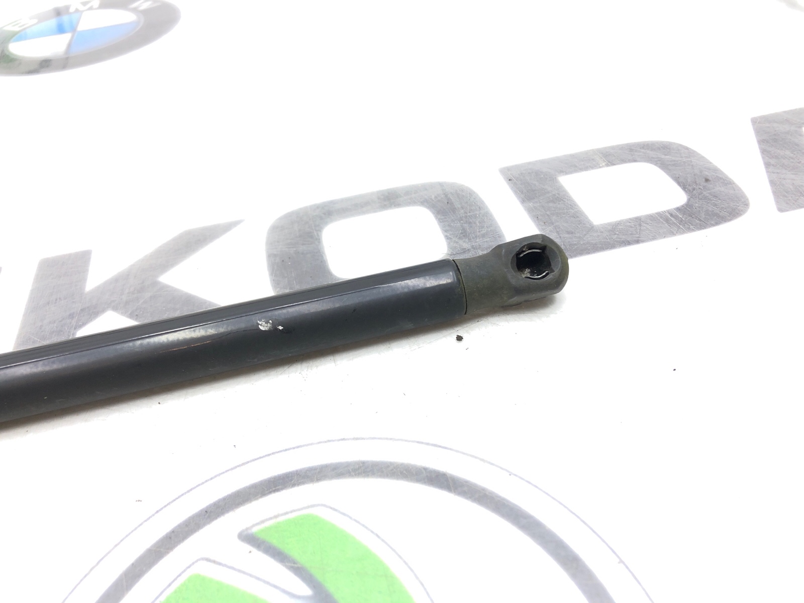 Амортизатор крышки багажника, 500 рублей, Москва