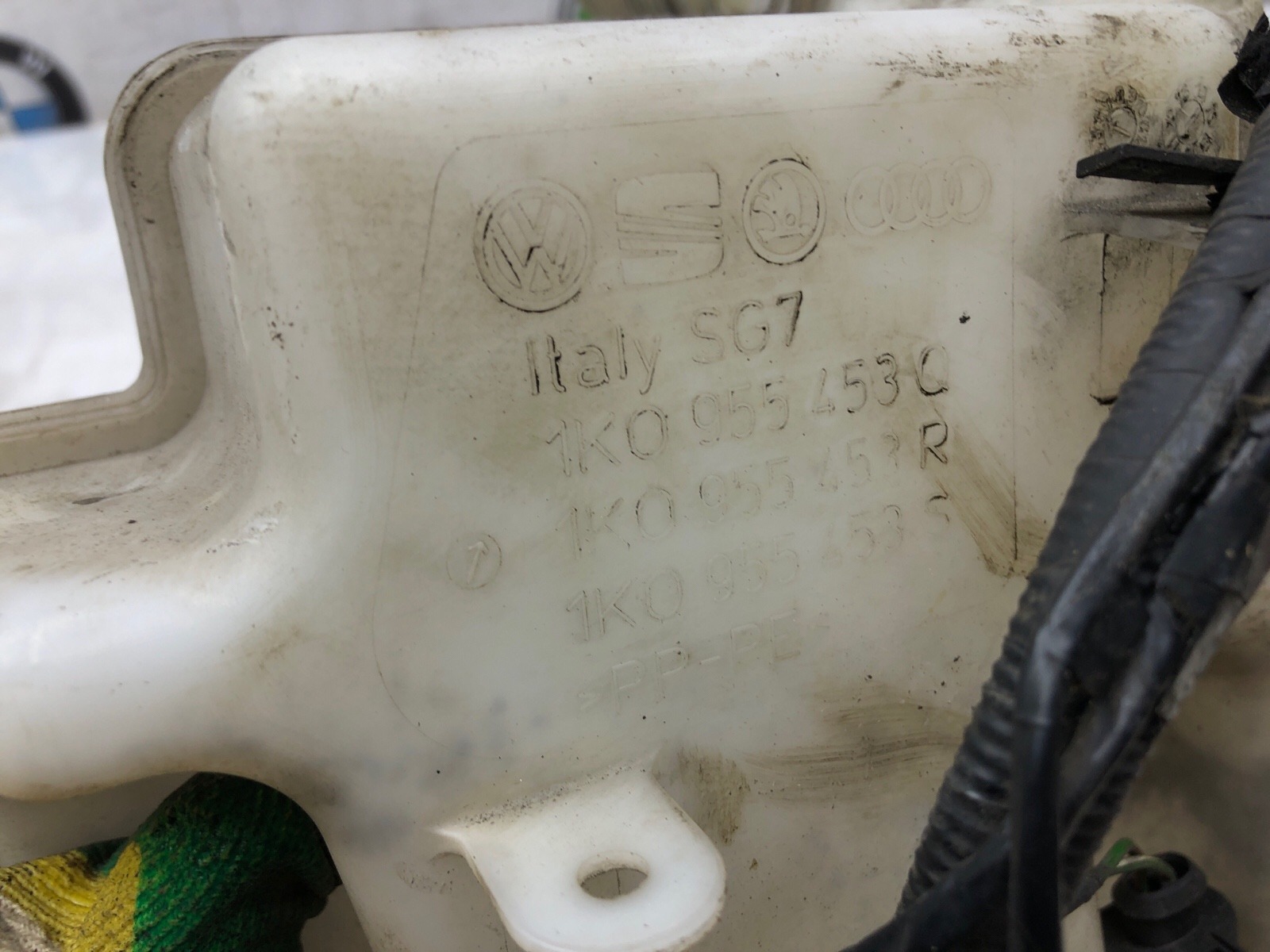 бачок омывателя, 2000 рублей, Москва