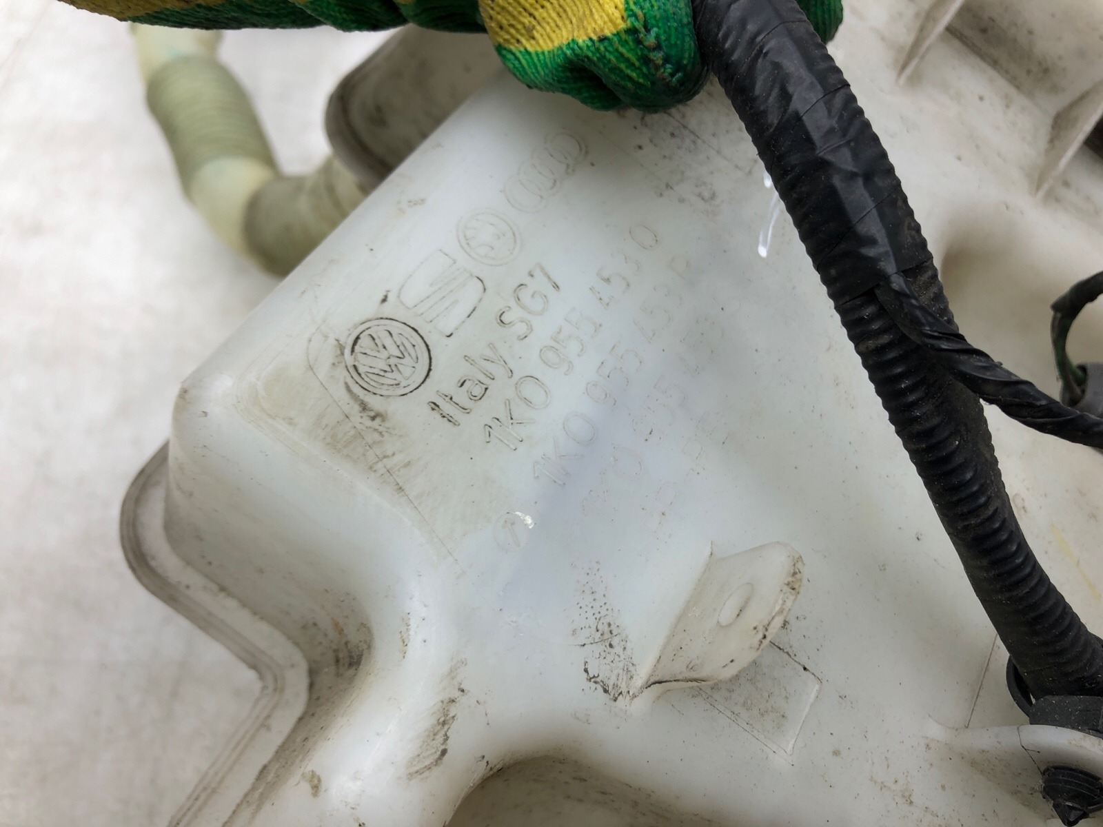 бачок омывателя, 2000 рублей, Москва