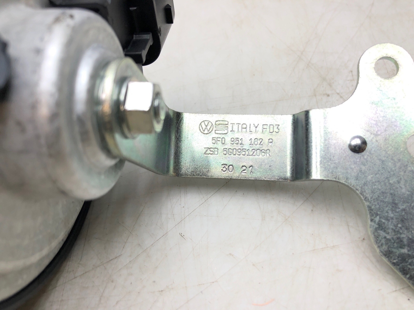 Звуковой сигнал, 2000 рублей, Москва