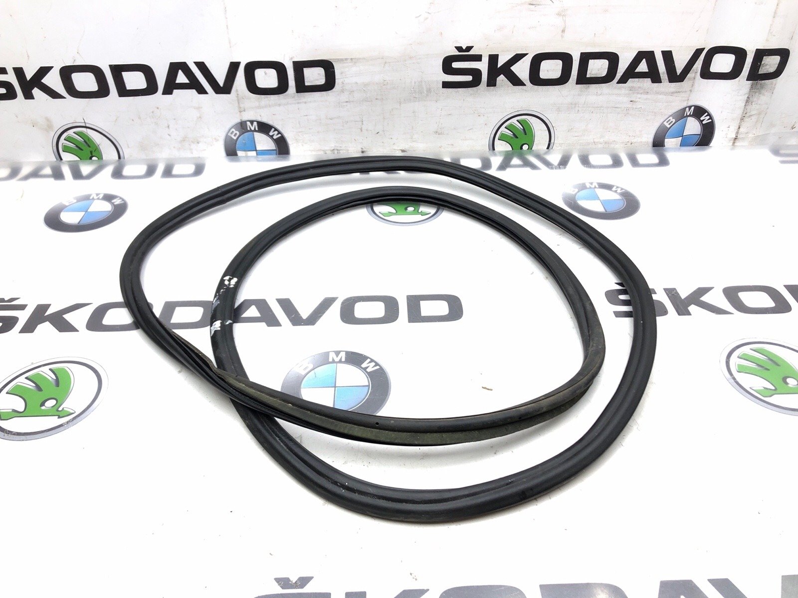 Уплотнитель проема багажника, 1000 рублей, Москва