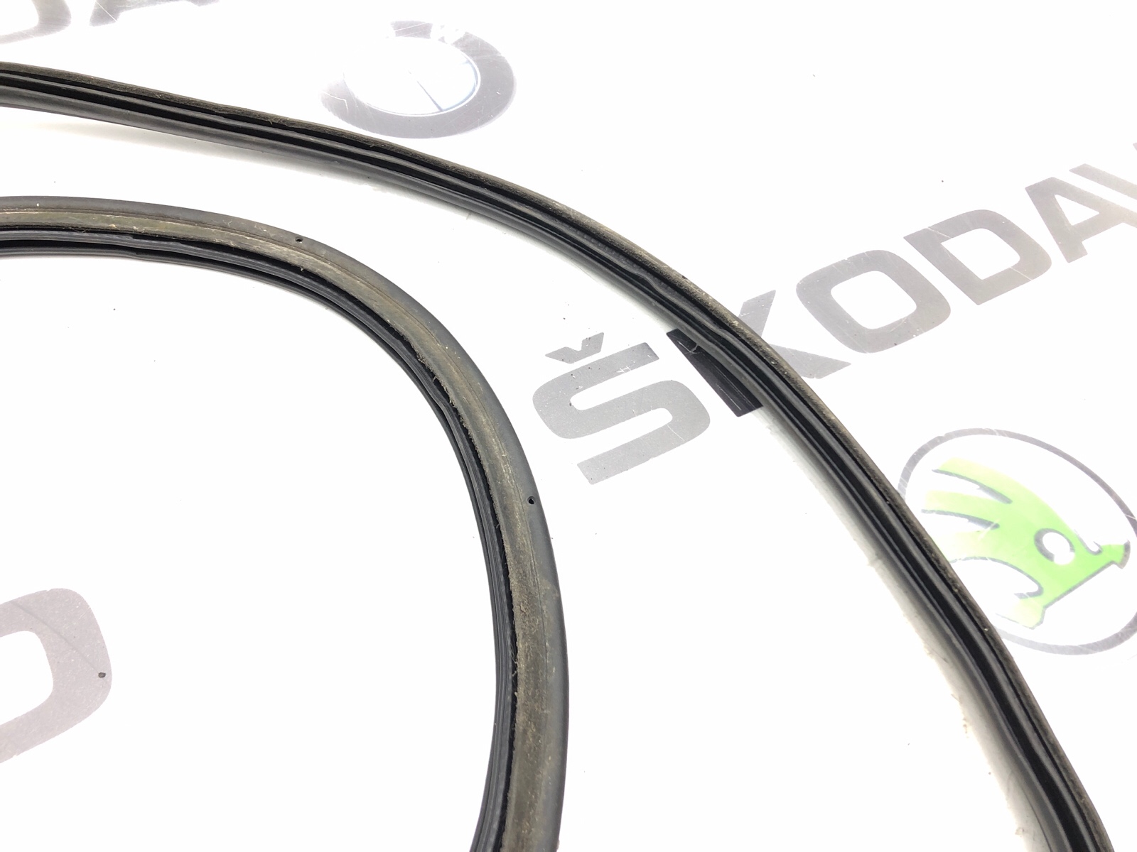 Уплотнитель проема багажника, 1000 рублей, Москва