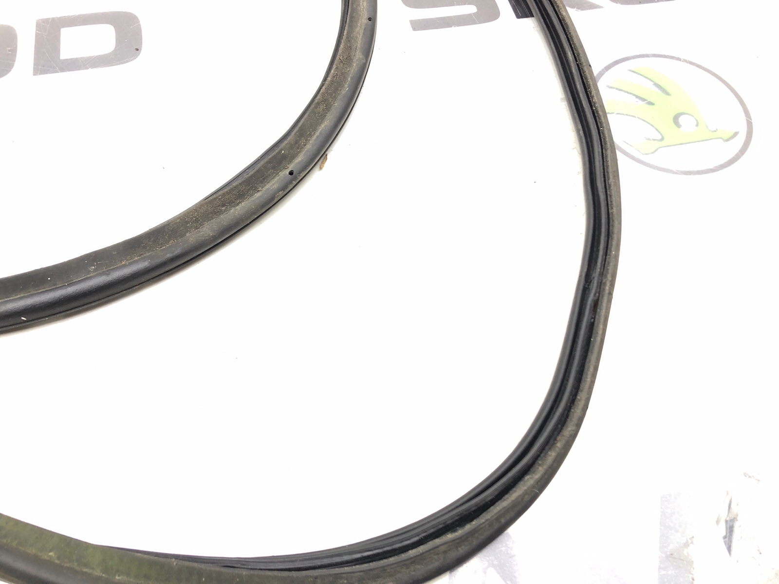 Уплотнитель проема багажника, 1000 рублей, Москва