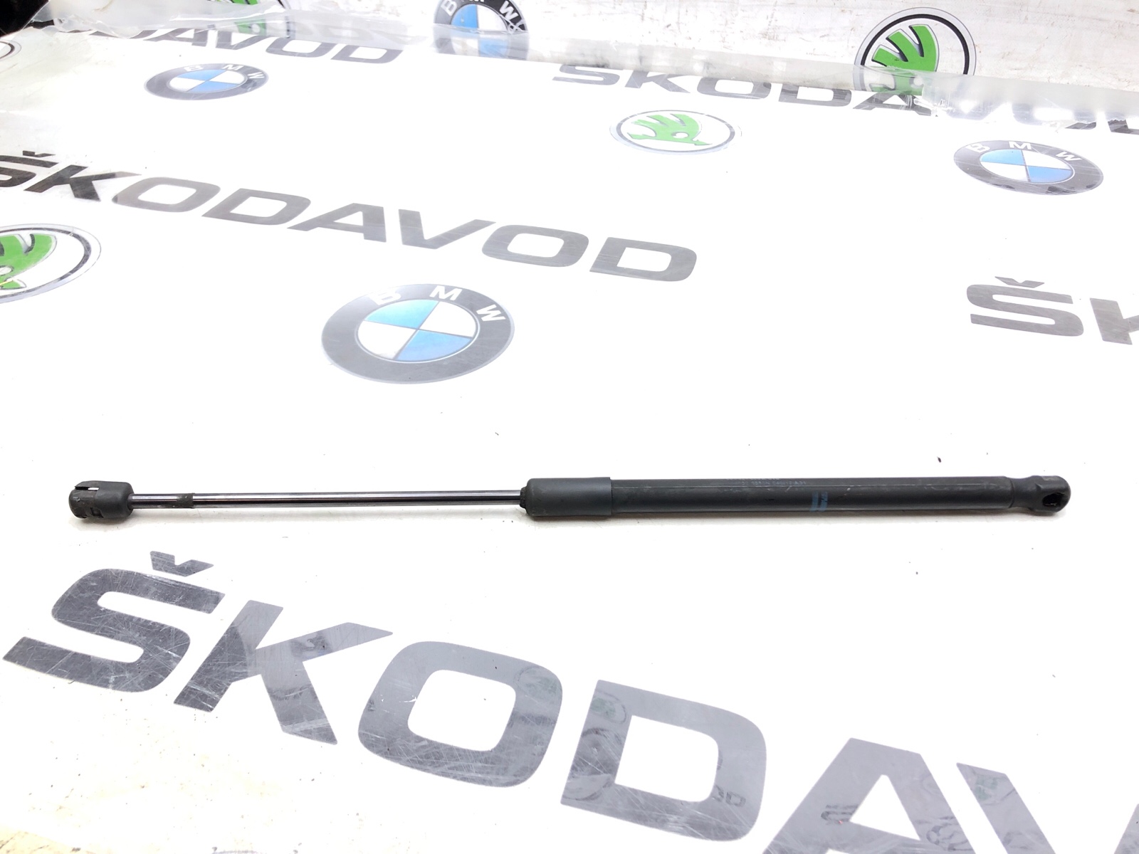 Амортизатор крышки багажника, 500 рублей, Москва