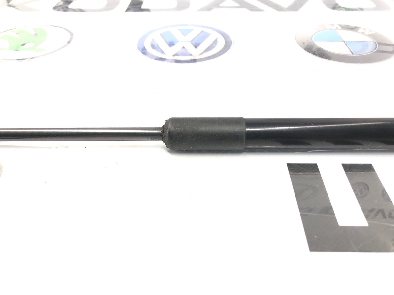 Амортизатор крышки багажника, 500 рублей, Москва