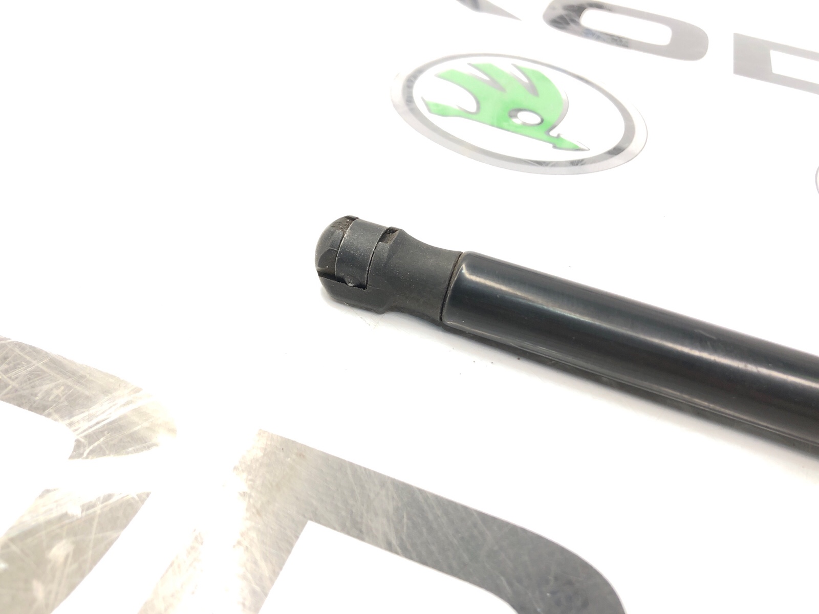 Амортизатор крышки багажника, 500 рублей, Москва