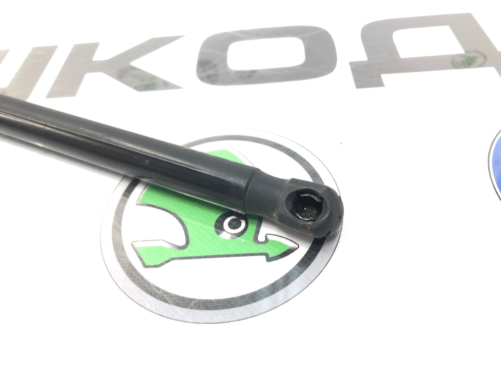 Амортизатор крышки багажника, 500 рублей, Москва