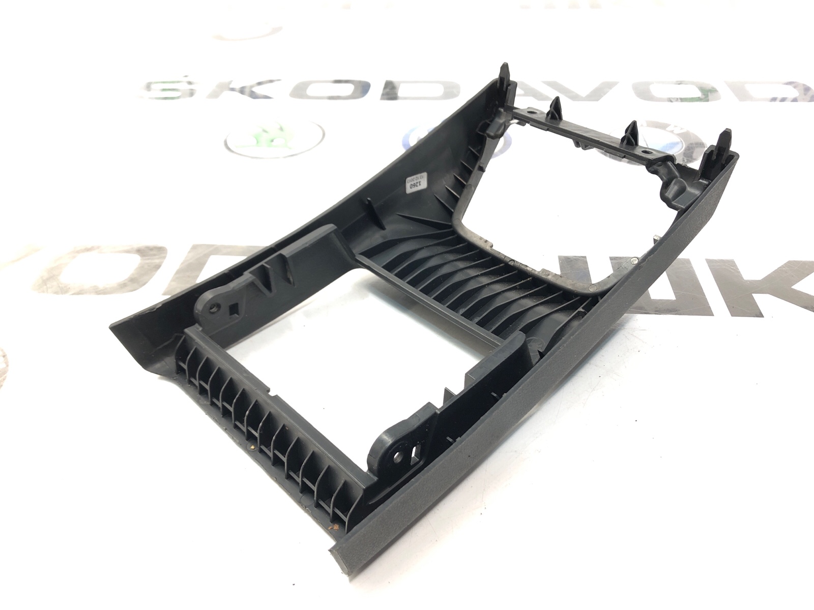 Накладка центральной консоли, 2000 рублей, Москва