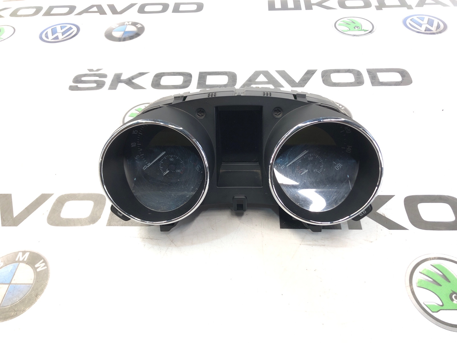 панель приборов, 2000 рублей, Москва