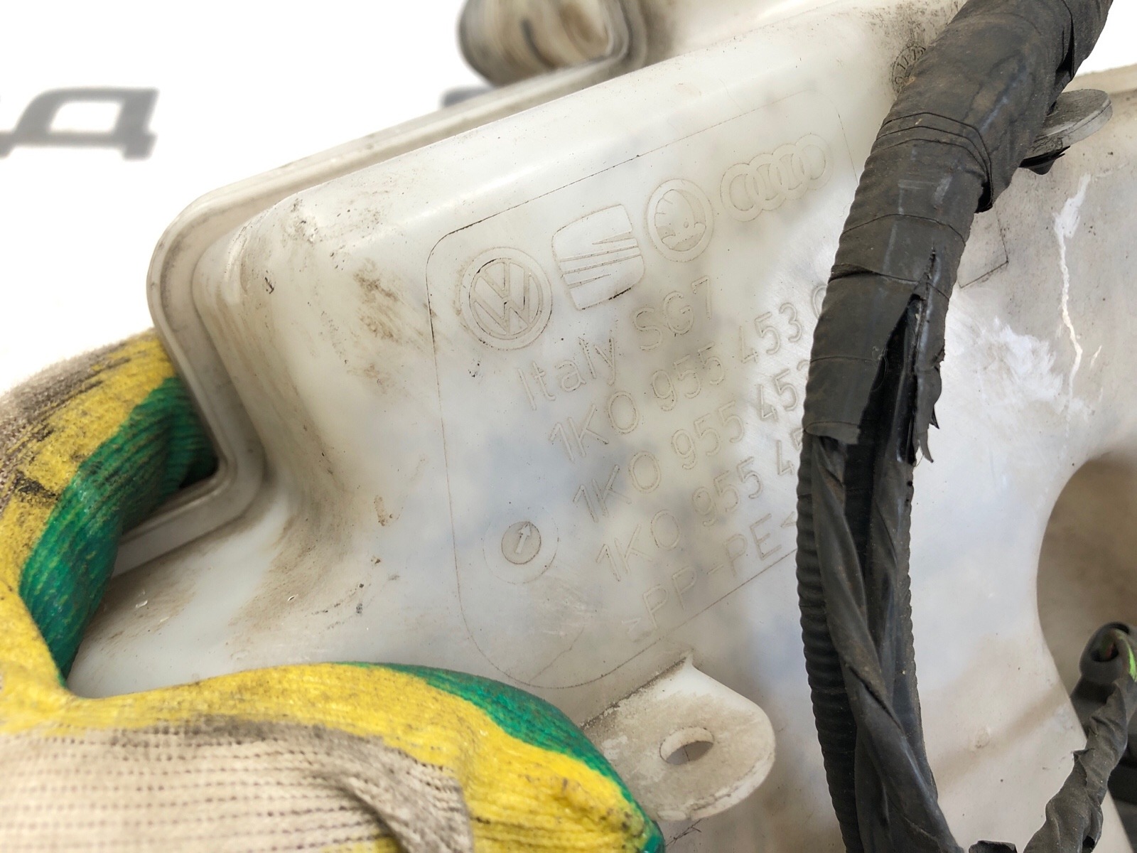 бачок омывателя, 2000 рублей, Москва