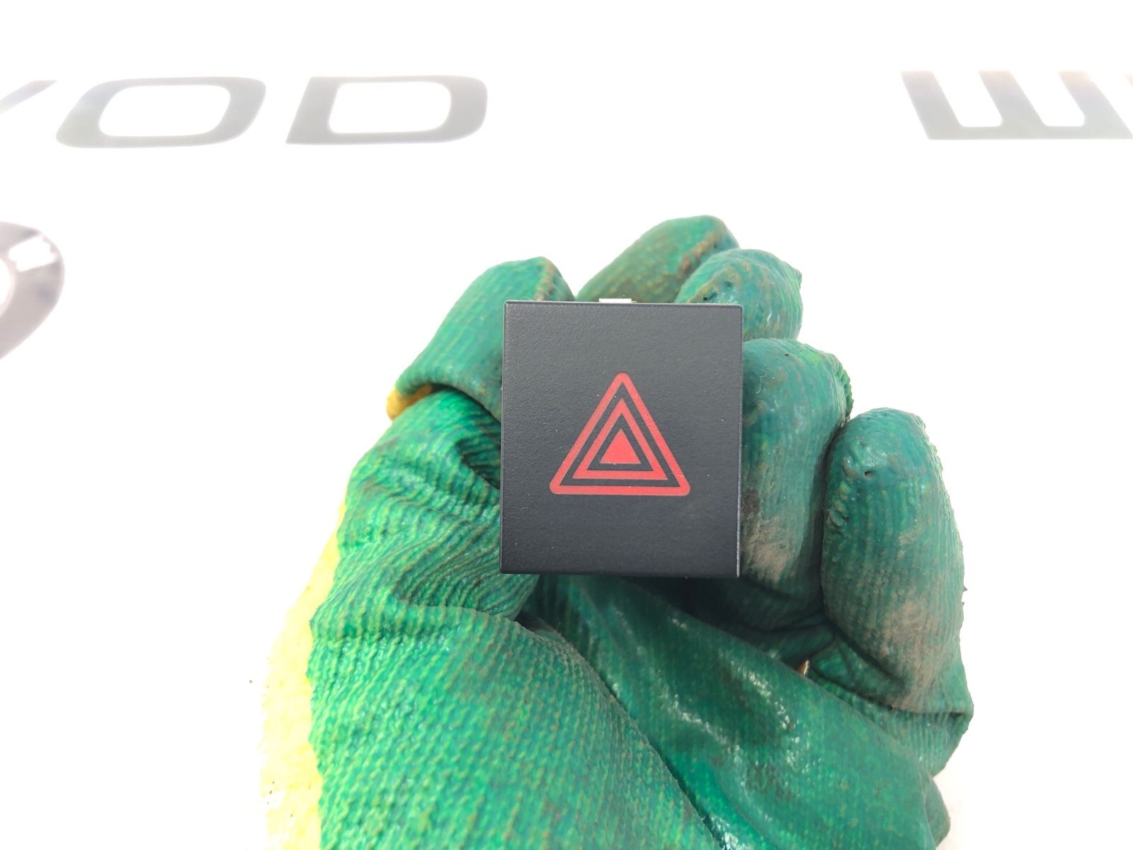 Кнопка аварийного сигнала, 400 рублей, Москва