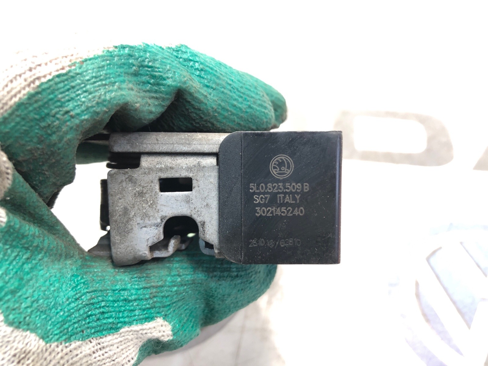 замок капота, 3000 рублей, Москва