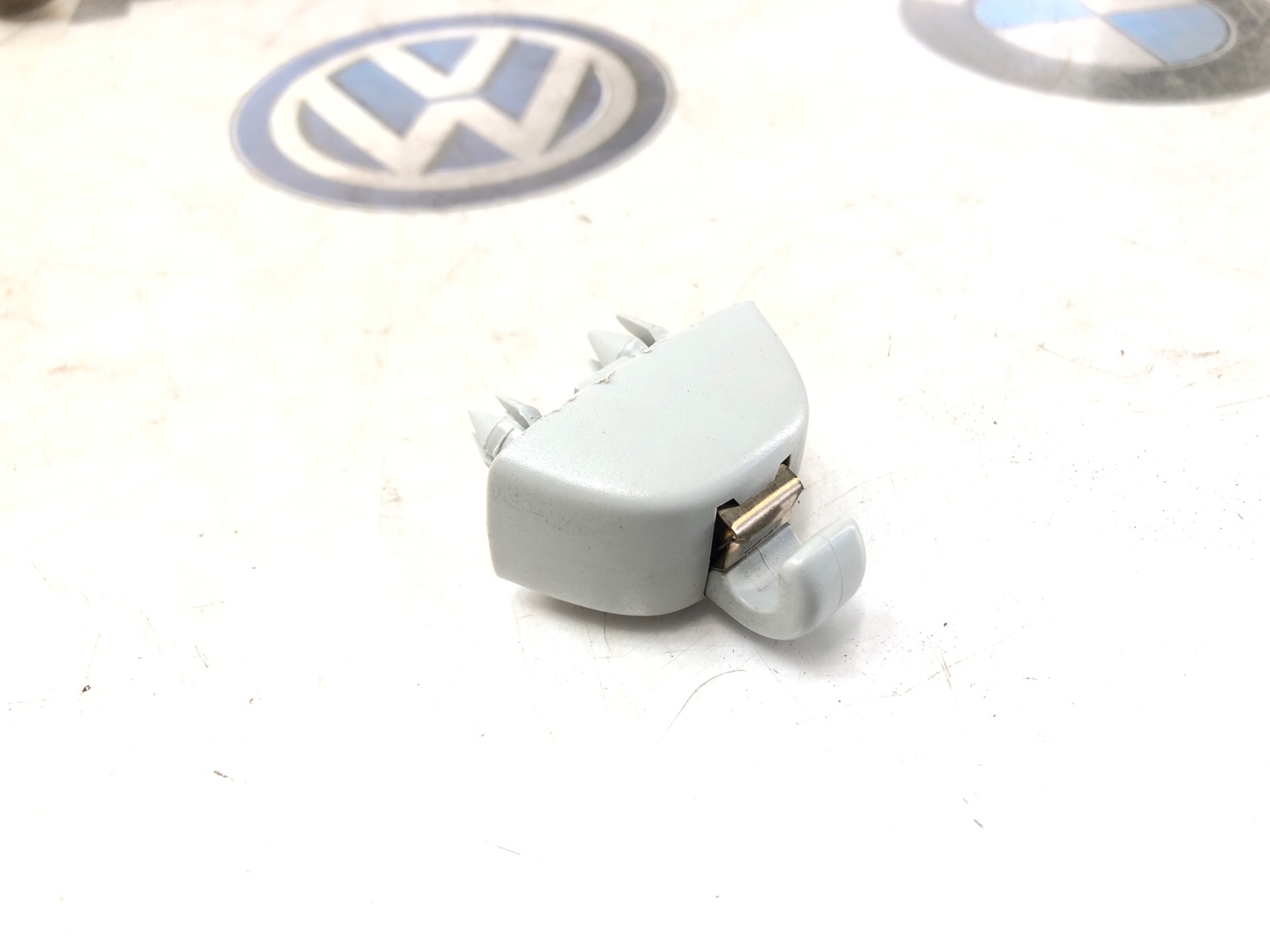 Кронштейн солнцезащитного козырька, 500 рублей, Москва