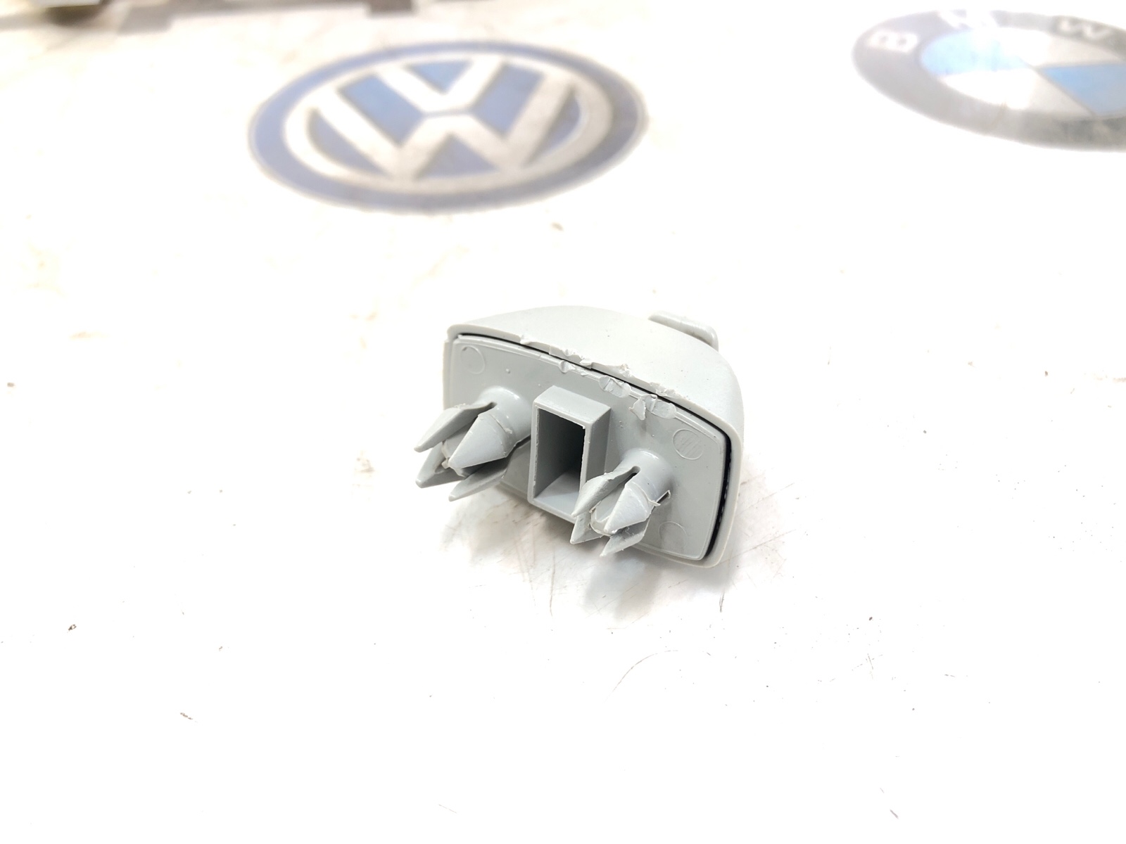 Кронштейн солнцезащитного козырька, 500 рублей, Москва