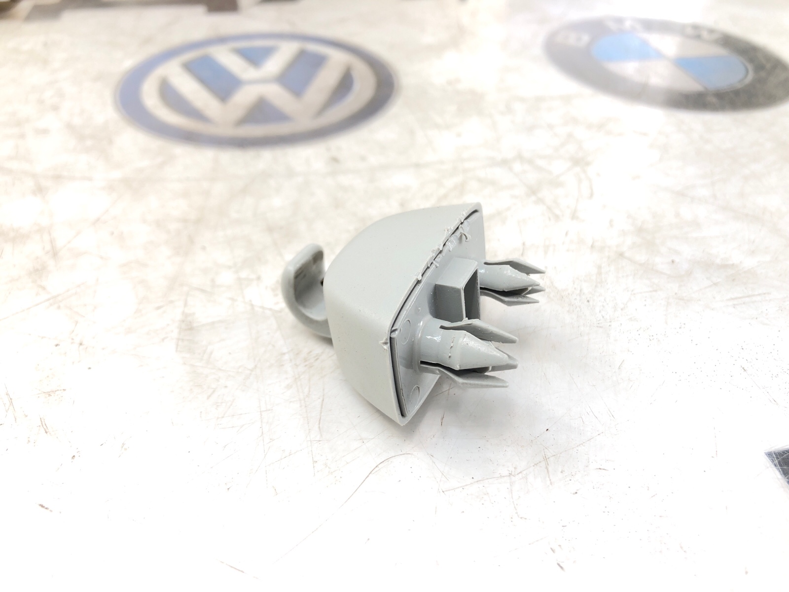 Кронштейн солнцезащитного козырька, 500 рублей, Москва