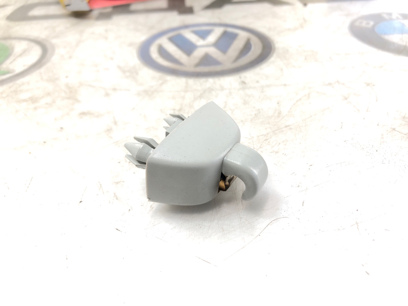 Кронштейн солнцезащитного козырька, 500 рублей, Москва