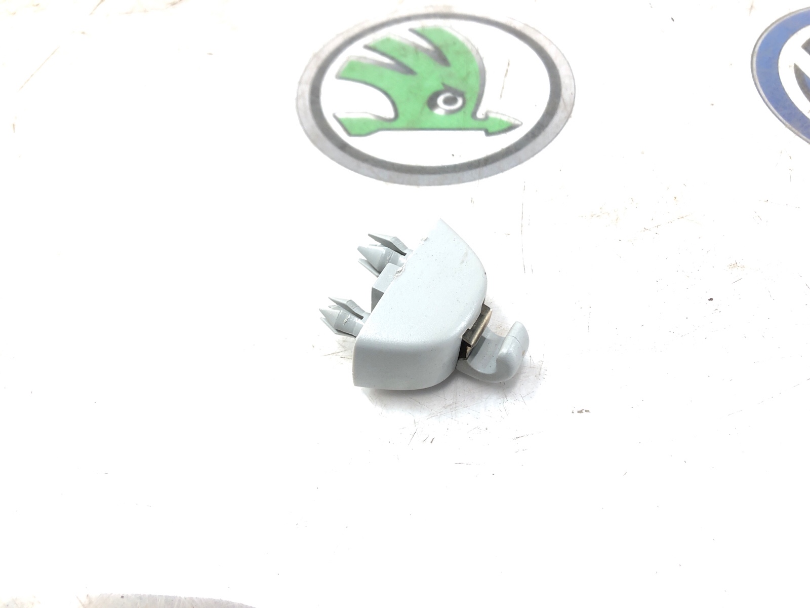 Кронштейн солнцезащитного козырька, 500 рублей, Москва