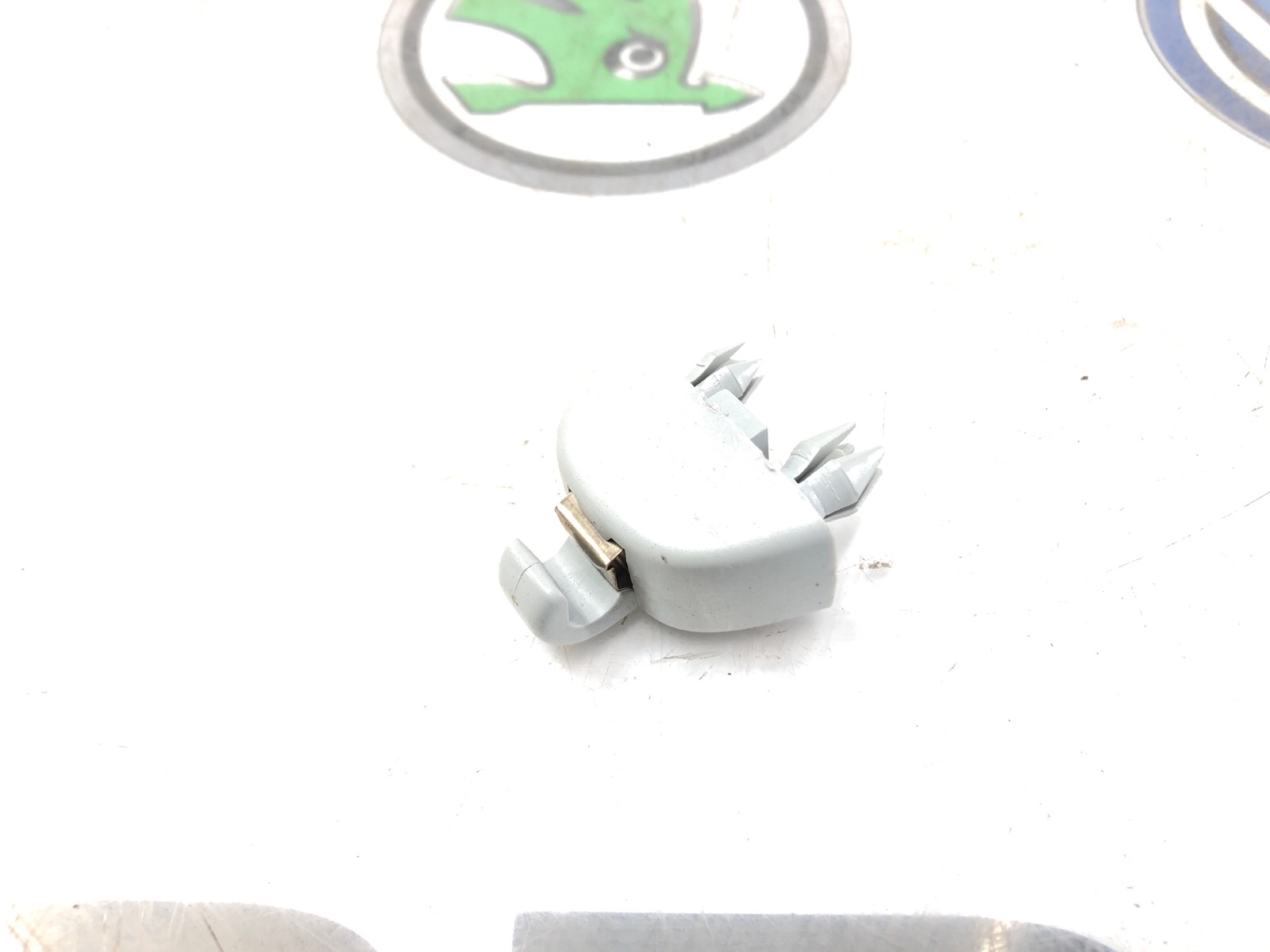 Кронштейн солнцезащитного козырька, 500 рублей, Москва